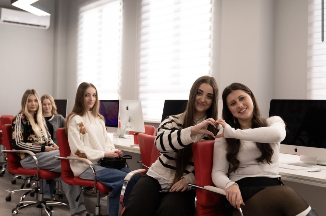 КУДИ ВСТУПАТИ,ЯКЩО ХОЧЕШ ВПЛИВАТИ НА ДУМКИ ТА СТВОРЮВАТИ ІСТОРІЇ?